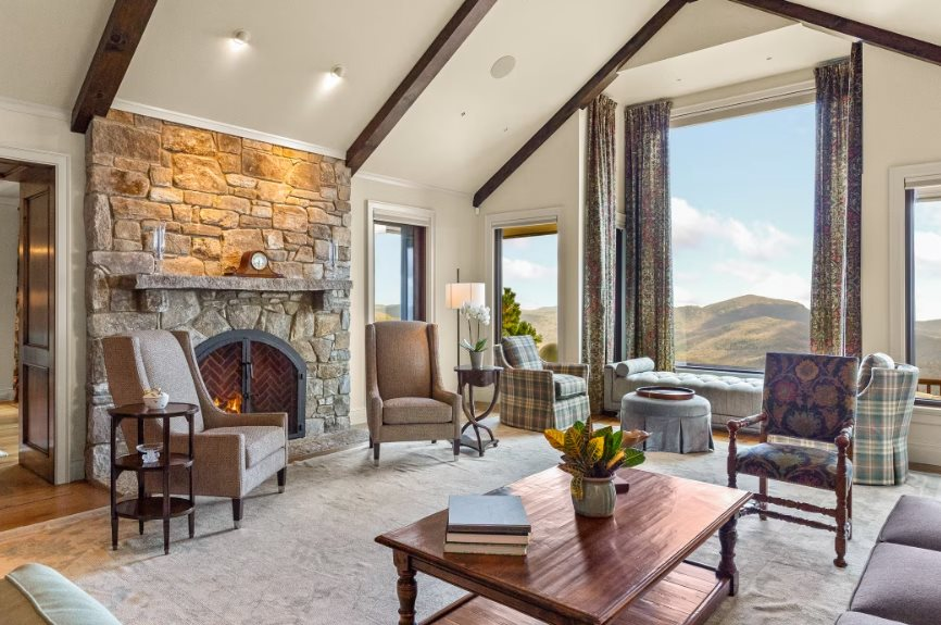 Phát hiện làng tỷ phú biệt lập có mật độ của cải cực cao, không chính quyền, không cảnh sát, đường sá khó khăn nhưng giới siêu giàu vẫn đổ xô đến mua nhà - Ảnh 8