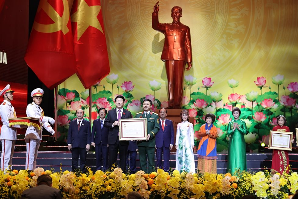 Vì sao Viettel Global và Viettel Campuchia lập "cú đúp" danh hiệu Anh hùng Lao động? - Ảnh 2