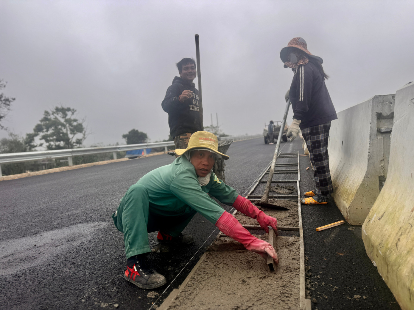 Cận cảnh 48km cuối tuyến cao tốc Khánh Hoà - Buôn Ma Thuột trước giờ thông xe kỹ thuật - Ảnh 6
