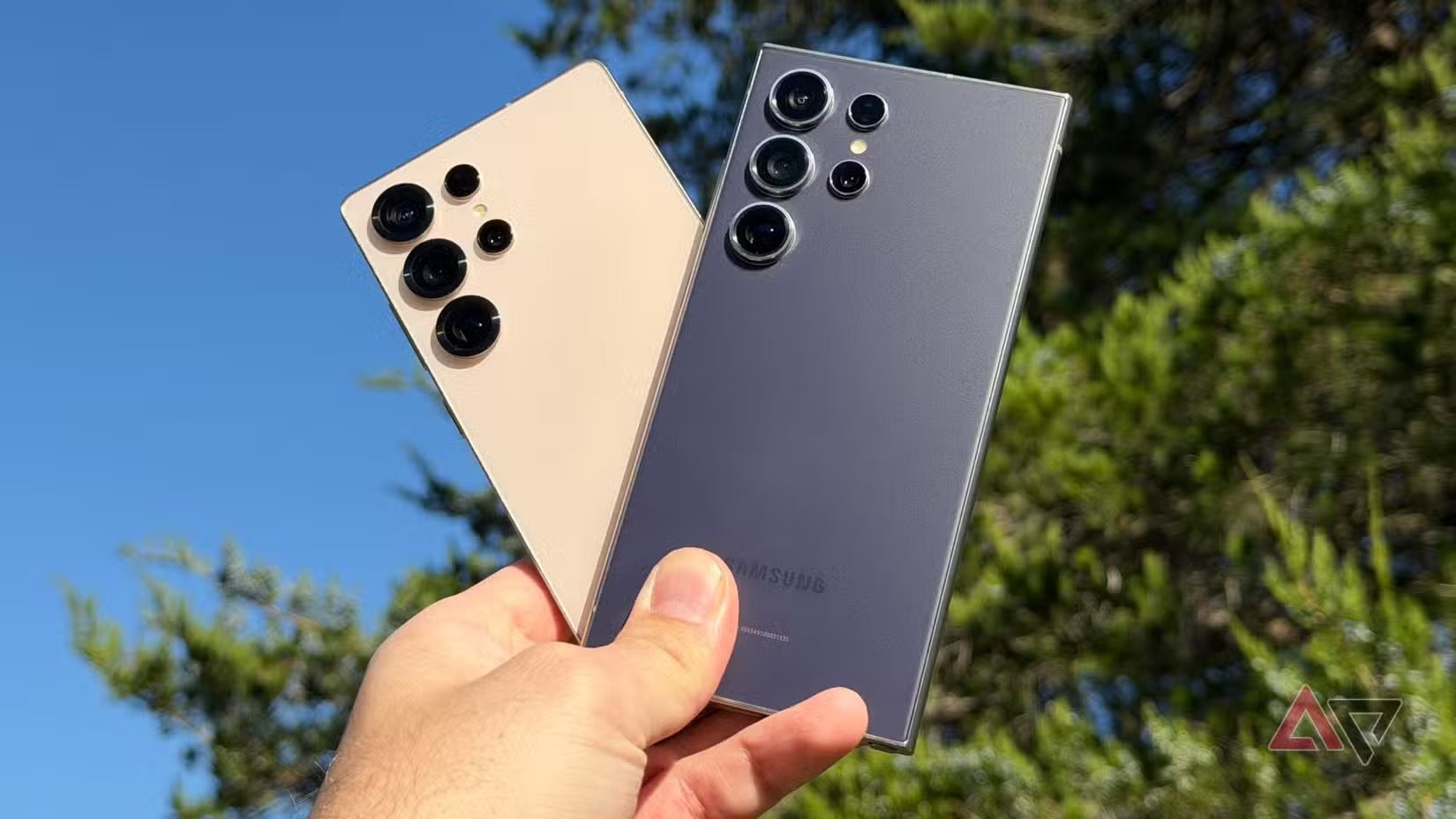 Chuyên gia cảnh báo: "Sắp có biến cố lớn, nếu có tiền hãy đi mua điện thoại mới ngay bây giờ" - Ảnh 2