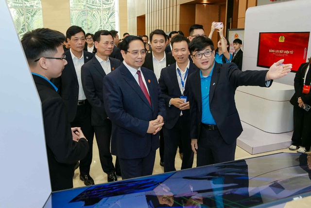 Doanh nghiệp đồng hành cùng Chính phủ thúc đẩy chuyển đổi số quốc gia tại Hội nghị sơ kết triển khai Nghị quyết 57-NQ/TW và Đề án 06 - Ảnh 1