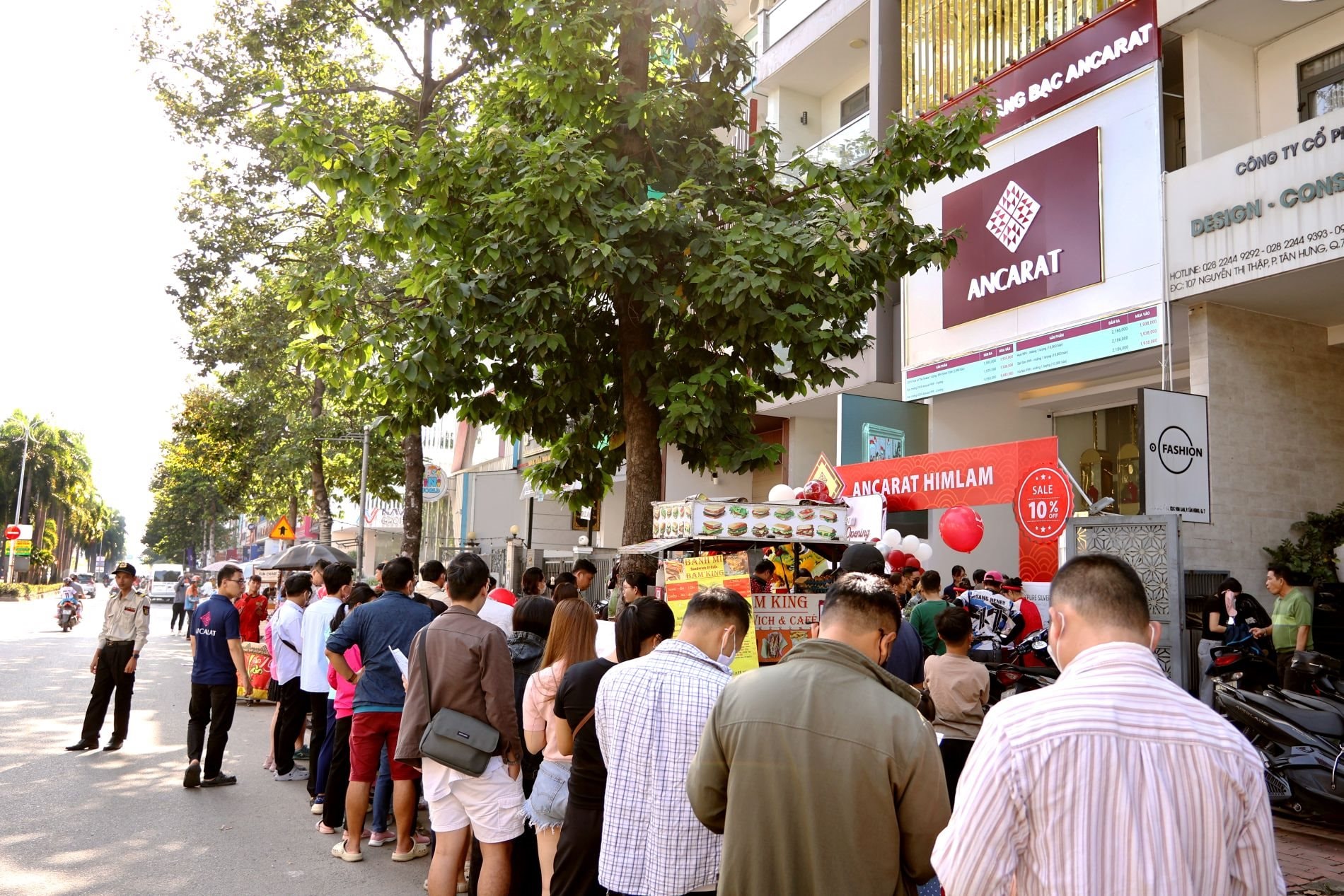 'Cơn sốt trắng' trên thị trường: nhà đầu tư bạc lãi gấp đôi, chuyên gia cảnh báo về hiệu ứng FOMO - Ảnh 1