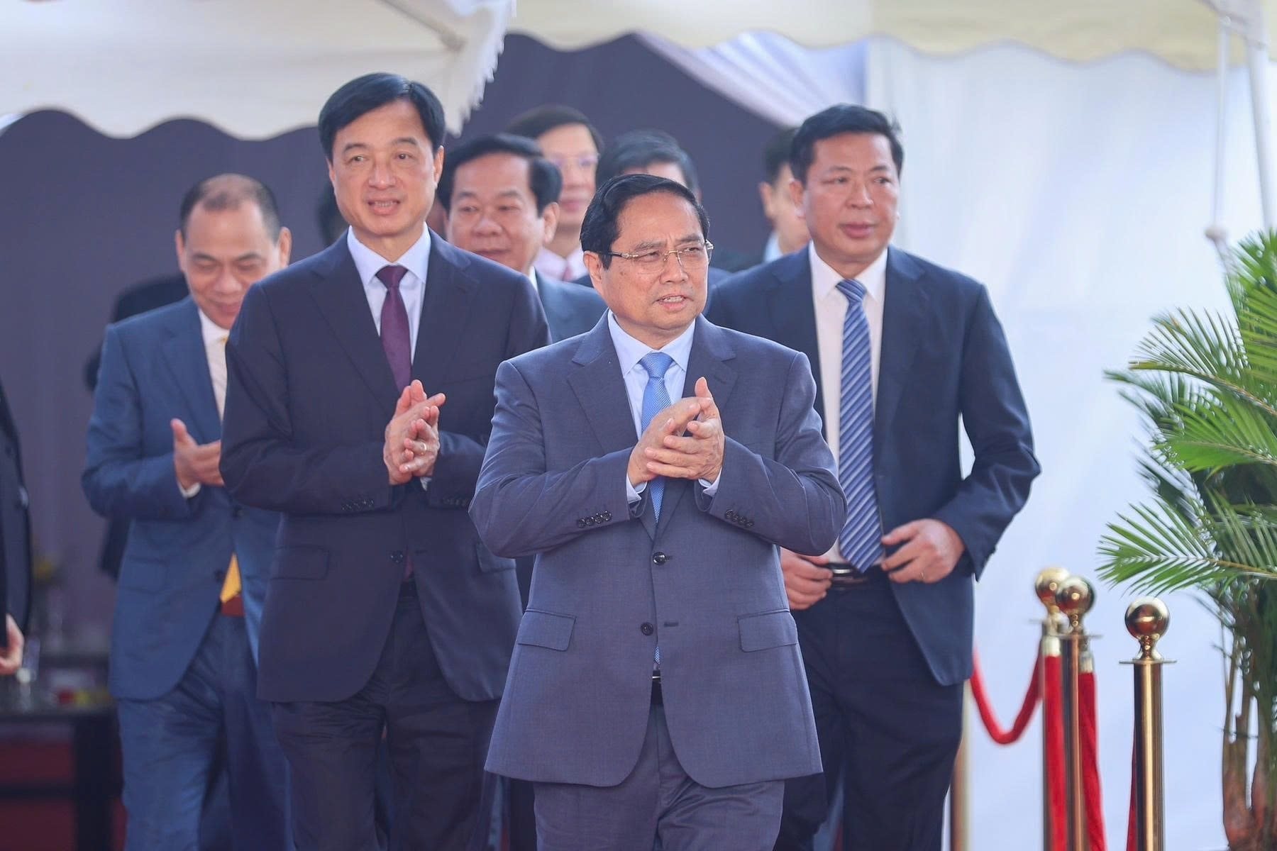 Thủ tướng Phạm Minh Chính, Bí thư Hà Nội khởi công siêu dự án 925.000 tỷ đồng có sân vận động bậc nhất thế giới do tỷ phú Phạm Nhật Vượng đầu tư - Ảnh 2