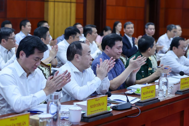 Thủ tướng: Phát huy lợi thế hiếm có, đưa Tây Ninh phát triển tăng tốc, bứt phá, bền vững - Ảnh 10