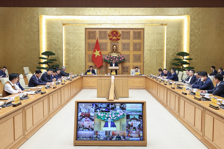 19/12/2025 hoàn thành, thông xe kỹ thuật 3.188 km đường bộ cao tốc, hoàn thành 1.700 km đường bộ ven biển - Ảnh 1