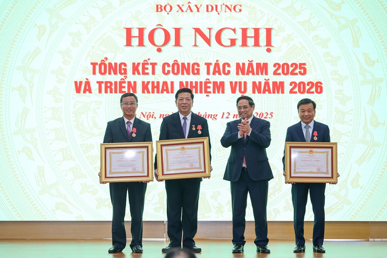 Thủ tướng: Ngành Xây dựng thực hiện "5 đảm bảo, 6 đột phá" để phát triển kết cấu hạ tầng đồng bộ, hiện đại - Ảnh 7