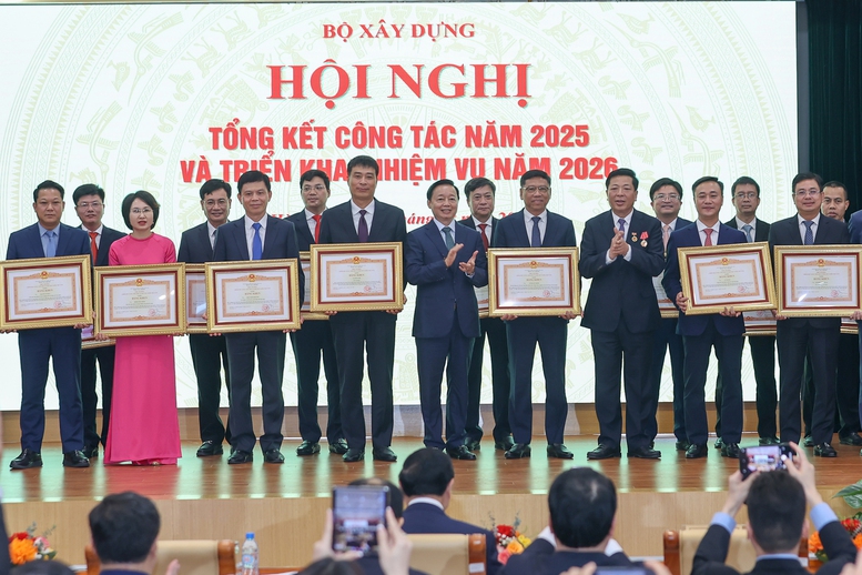 Thủ tướng: Ngành Xây dựng thực hiện "5 đảm bảo, 6 đột phá" để phát triển kết cấu hạ tầng đồng bộ, hiện đại - Ảnh 8