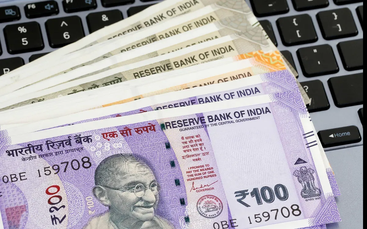 Đồng rupee giảm giá mạnh nhất châu Á trong năm 2025 - Ảnh 1