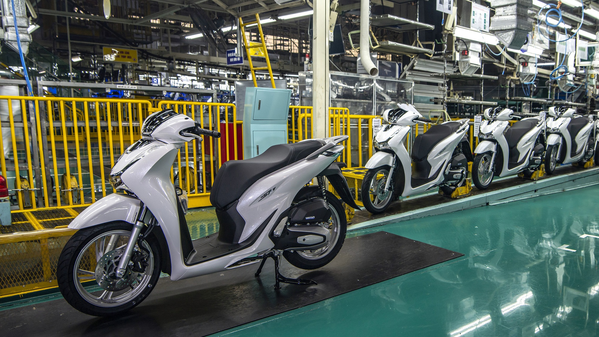 Xe điện lên ngôi, hàng loạt xe máy xăng 'quốc dân' giảm giá sâu dịp cuối năm - Ảnh 2