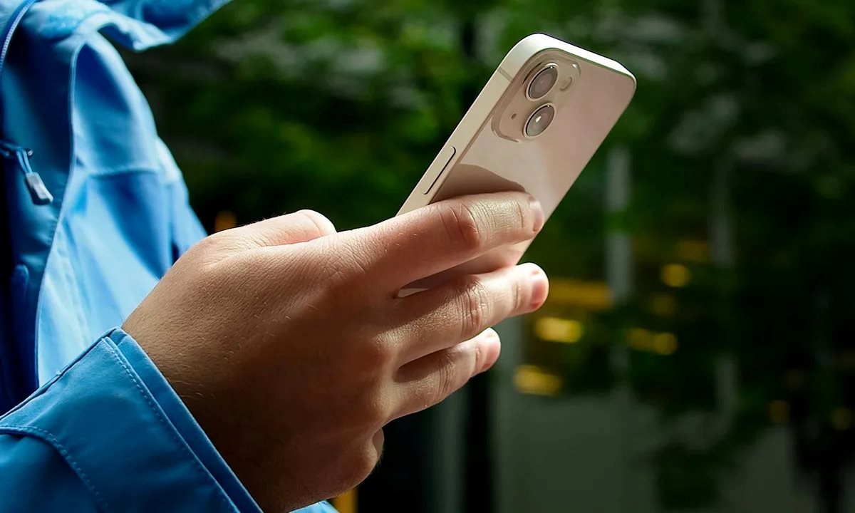 Mẫu iPhone mới chính hãng giảm kịch giá chỉ còn nhỉnh 11 triệu: Chip A15, màn 6.1 inch, đáng mua nhất 2025 - Ảnh 1