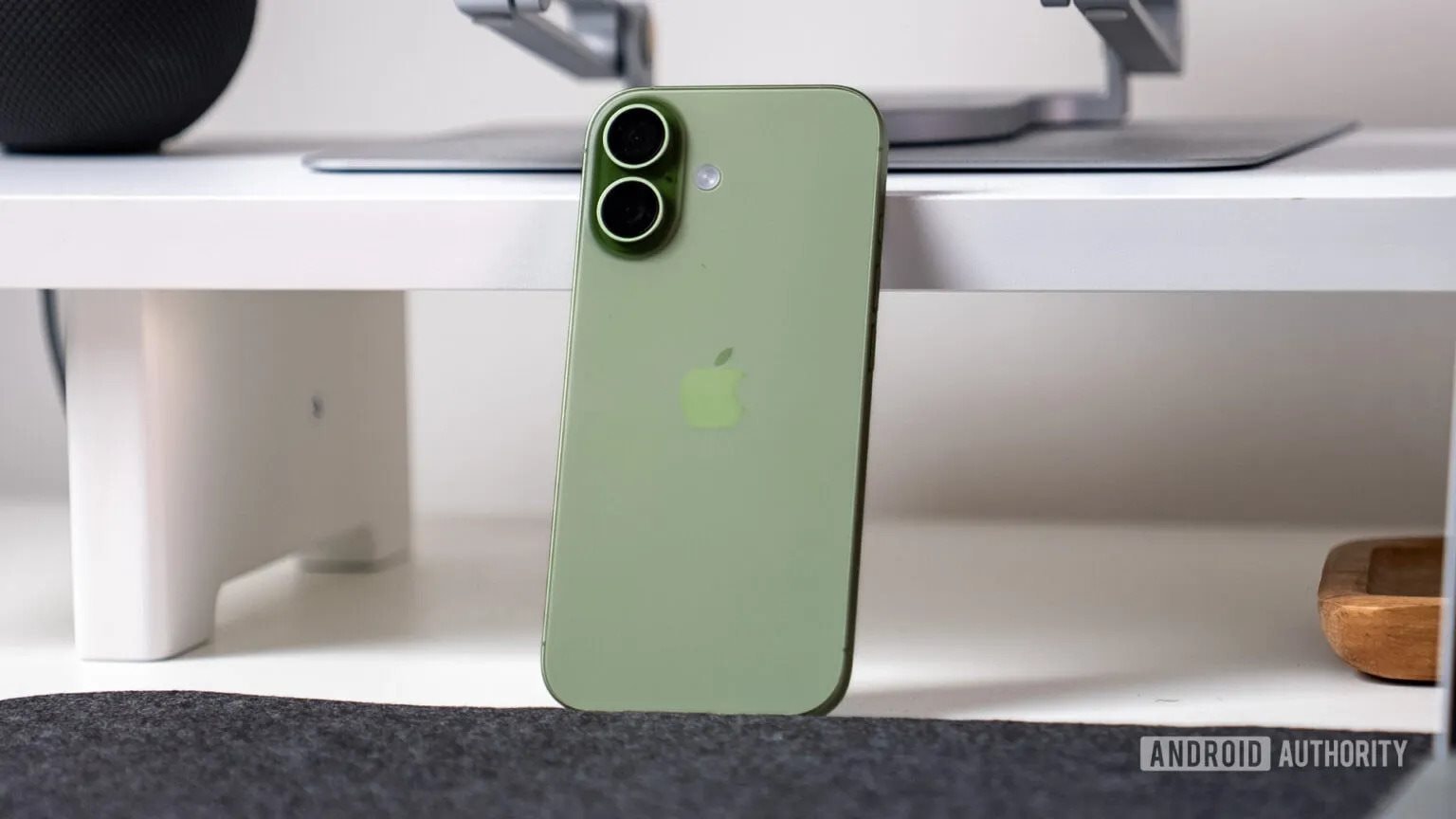 Dù là fan cứng Android, tôi phải "cay đắng" thừa nhận chiếc iPhone này mới đúng là điện thoại của năm 2025 - Ảnh 1