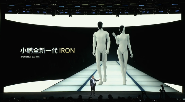 CEO hãng xe Trung Quốc ra lệnh 'cắt chân' robot ngay trên sân khấu để chứng minh không có người bên trong - Ảnh 4