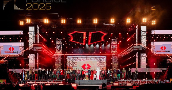 Cổng bình chọn sắp đóng, kim chủ có cuộc đổi ngôi ngoạn mục: “Anh trai” nào được fan đẩy hết tốc lực, bứt phá thành công lên Top 1?