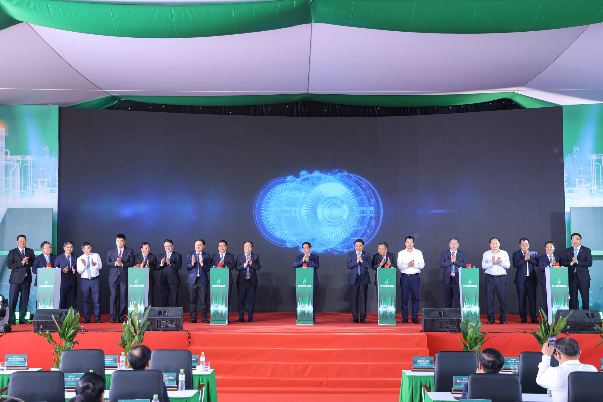 Thủ tướng Phạm Minh Chính dự lễ khánh thành nhà máy điện khí LNG 1,4 tỉ USD - Ảnh 3