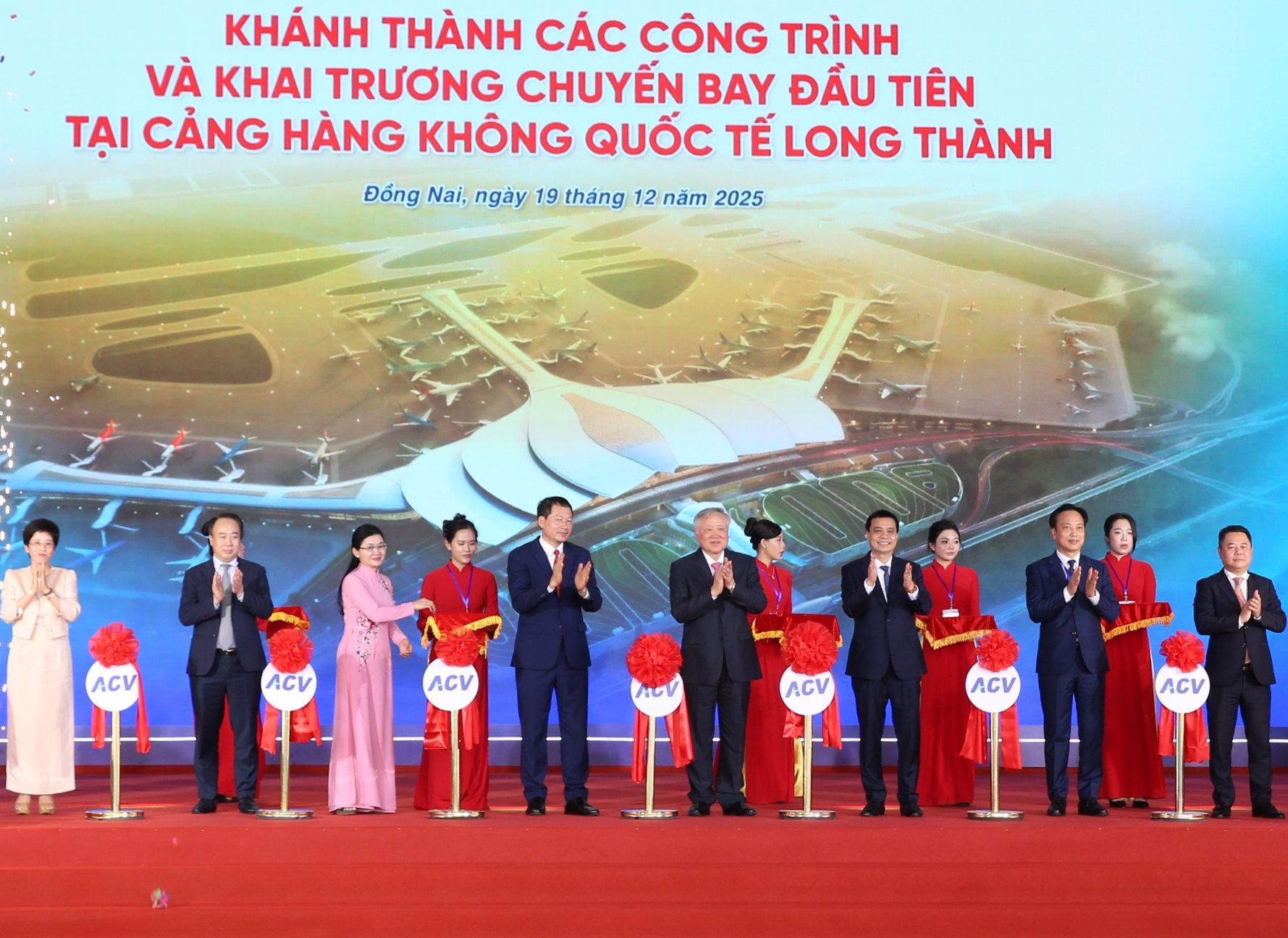 Đúng 6h30', Phó Thủ tướng đi chuyến bay tới dự án 16 tỷ USD: Thời khắc trọng đại của công trình 5 sao - Ảnh 4