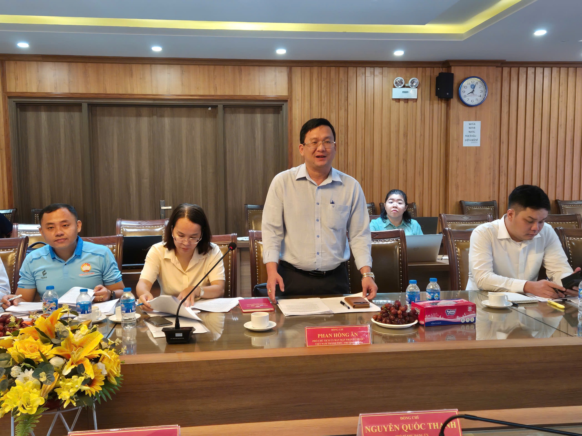 Kiến nghị đóng BHXH bắt buộc đối với tài xế xe ôm công nghệ, người làm việc trực tuyến - Ảnh 1