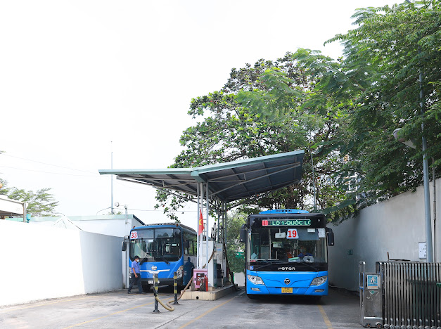 Vụ gần 500 xe buýt TPHCM có thể ngừng hoạt động vì thiếu khí: Doanh nghiệp nói gì? - Ảnh 1
