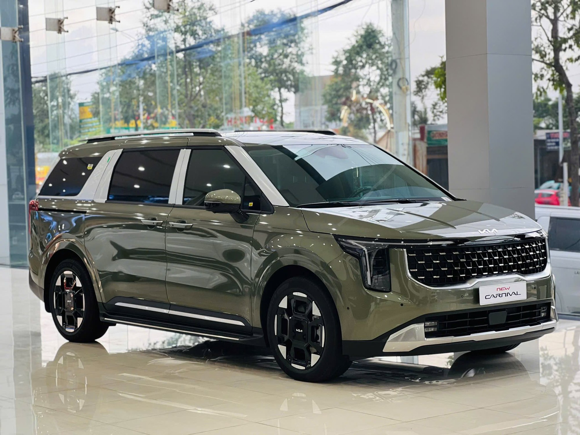 Hàng loạt xe MPV giảm giá tới trăm triệu đồng: Có mẫu giá thực tế chỉ ngang bản tiêu chuẩn CUV cỡ A - Ảnh 1