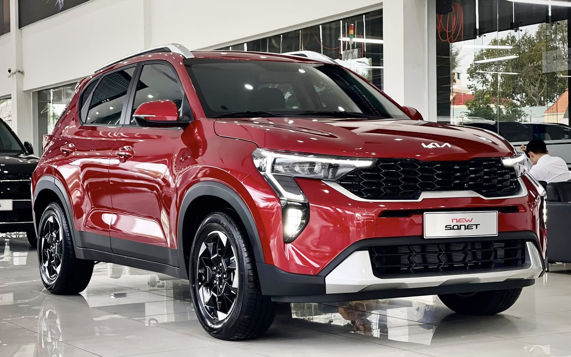 Loạt SUV nhỏ đua giảm giá cuối năm tại Việt Nam: Venue rẻ nhất từ 475 triệu, Fronx cũng còn dưới 500 triệu đồng - Ảnh 2