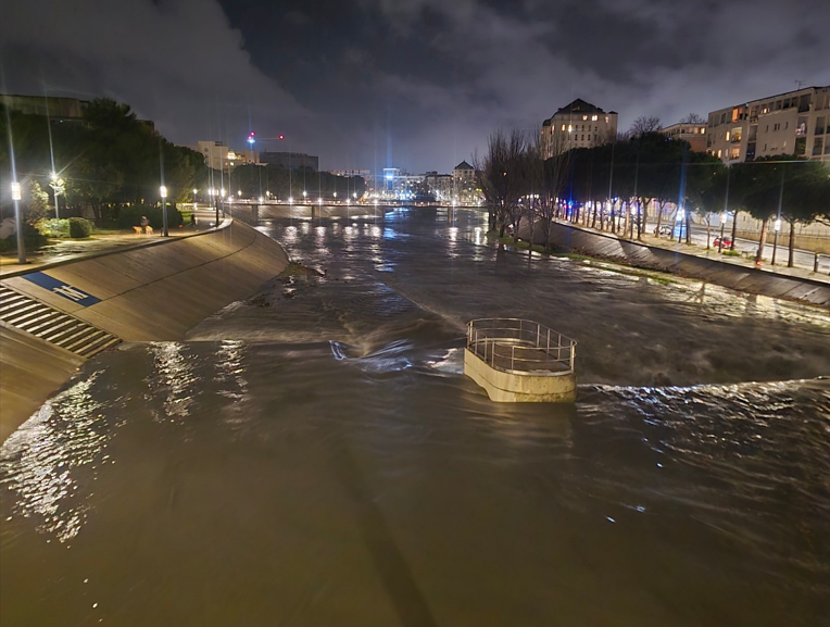 Pháp báo động đỏ do lũ lụt nghiêm trọng nhất 3 thập kỷ ở miền Nam - Ảnh 3