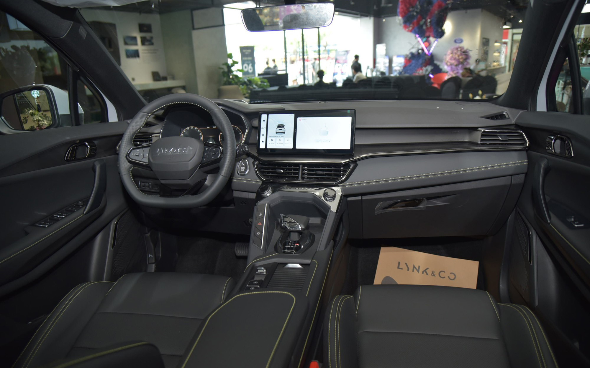 Cắt trang bị để thêm bản ‘giá rẻ’ - Chiến lược ‘câu khách’ mới của nhiều mẫu xe tại Việt Nam năm nay - Ảnh 11