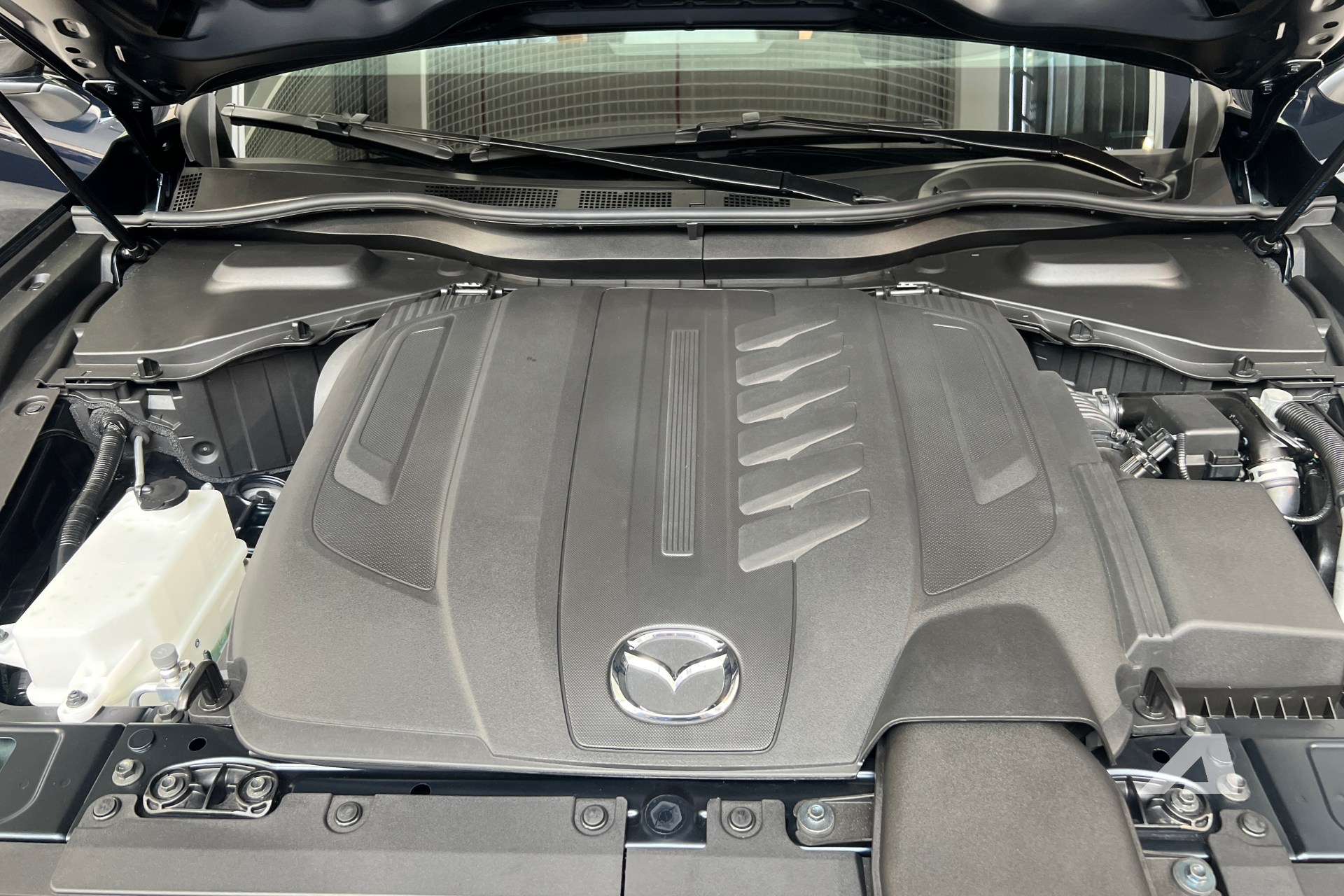 Ảnh thực tế Mazda CX-60 đầu tiên về Việt Nam: Thiết kế khác hẳn nhóm CX-5, CX-8, nội thất cao cấp ‘cận sang’, máy hybrid, bán từ năm sau - Ảnh 4