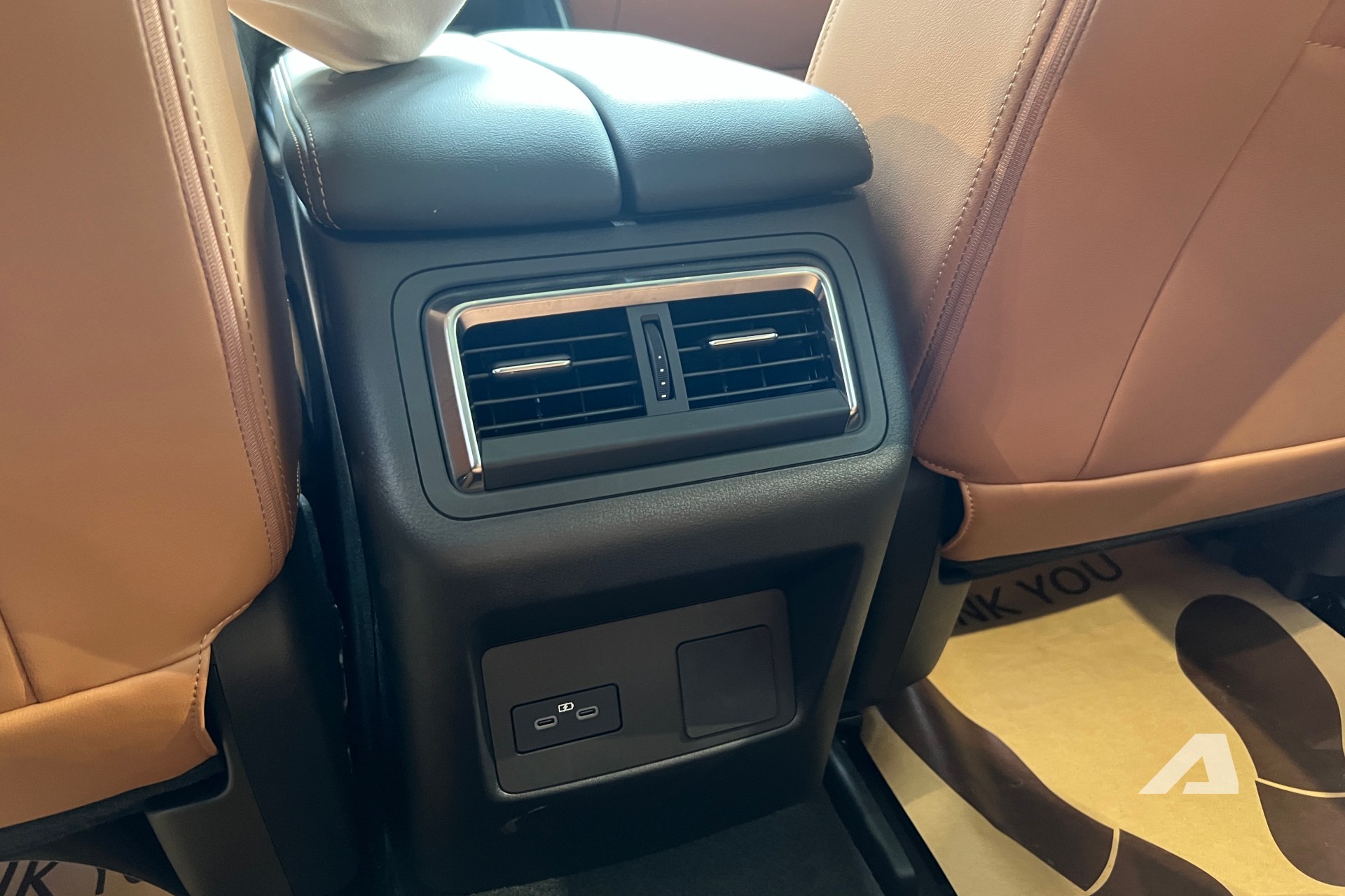 Ảnh thực tế Mazda CX-60 đầu tiên về Việt Nam: Thiết kế khác hẳn nhóm CX-5, CX-8, nội thất cao cấp ‘cận sang’, máy hybrid, bán từ năm sau - Ảnh 19