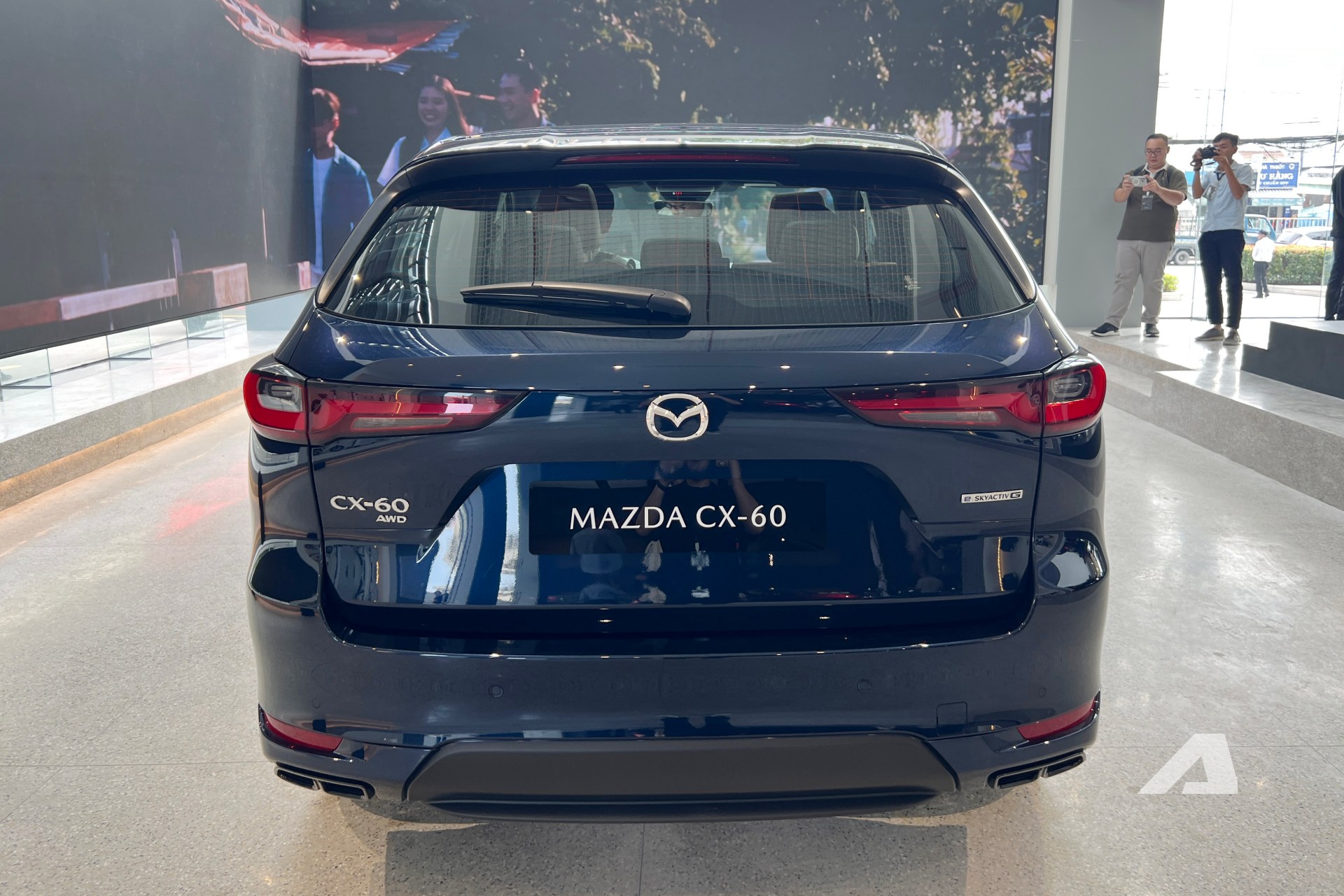 Ảnh thực tế Mazda CX-60 đầu tiên về Việt Nam: Thiết kế khác hẳn nhóm CX-5, CX-8, nội thất cao cấp ‘cận sang’, máy hybrid, bán từ năm sau - Ảnh 9