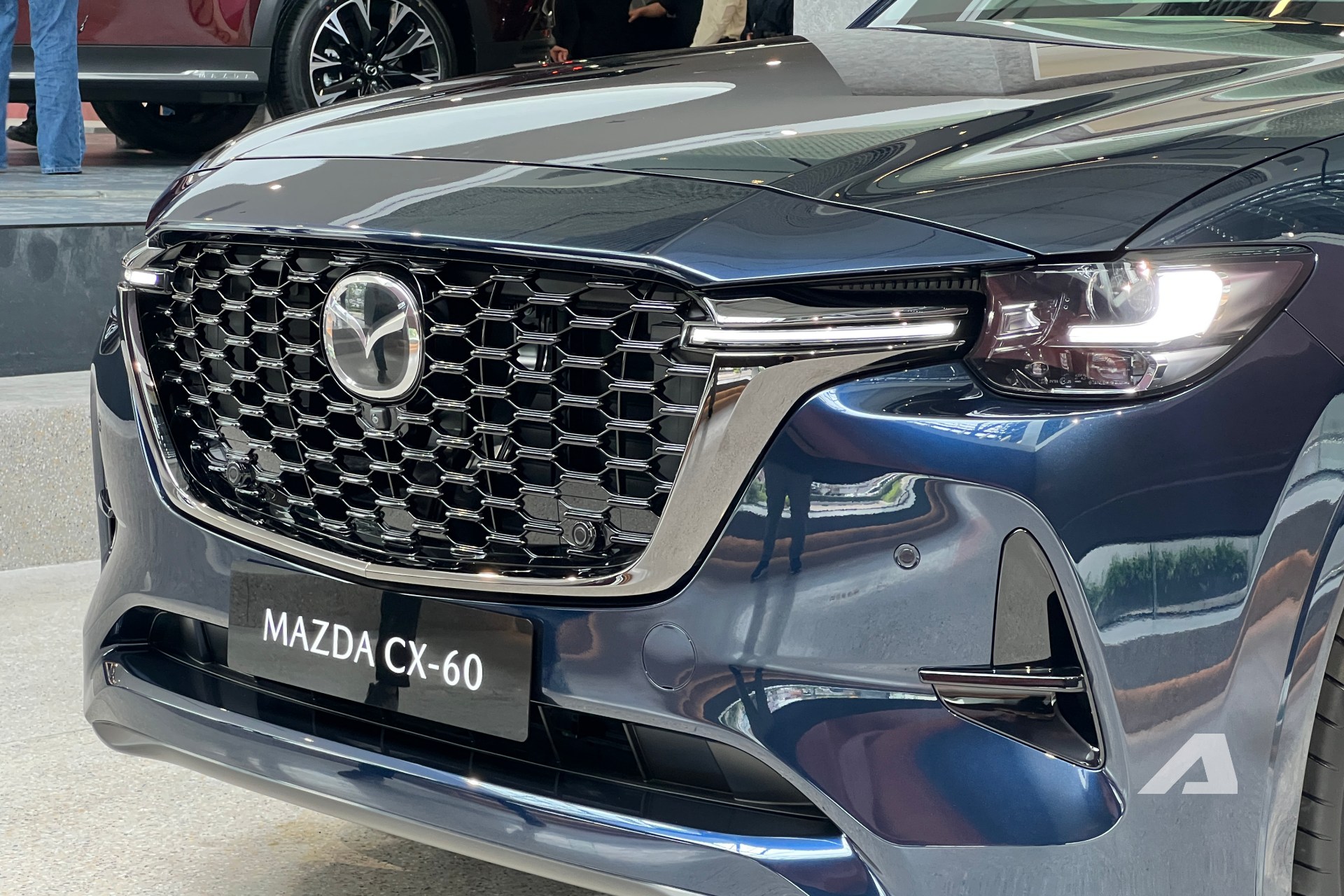 Ảnh thực tế Mazda CX-60 đầu tiên về Việt Nam: Thiết kế khác hẳn nhóm CX-5, CX-8, nội thất cao cấp ‘cận sang’, máy hybrid, bán từ năm sau - Ảnh 7