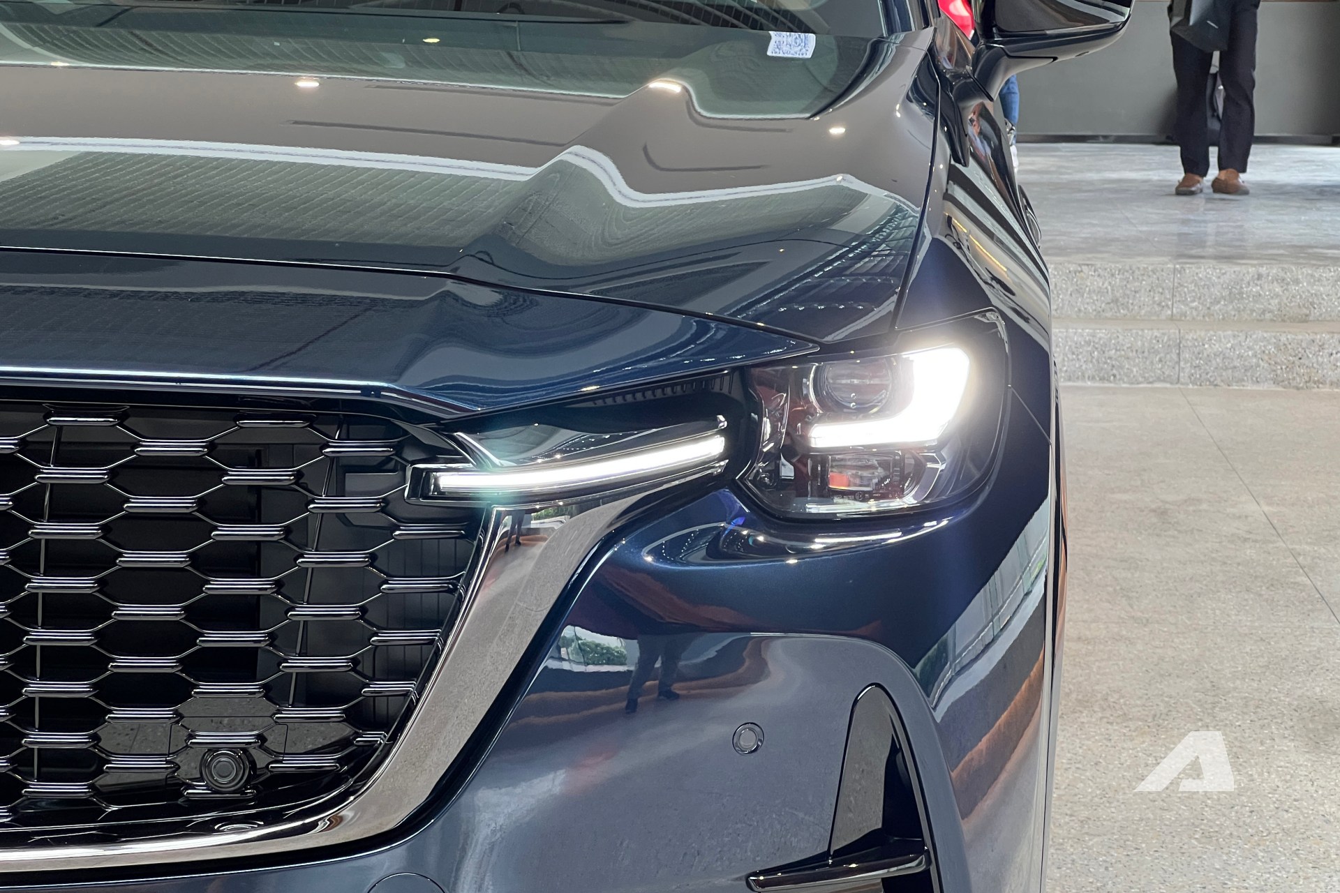 Ảnh thực tế Mazda CX-60 đầu tiên về Việt Nam: Thiết kế khác hẳn nhóm CX-5, CX-8, nội thất cao cấp ‘cận sang’, máy hybrid, bán từ năm sau - Ảnh 8