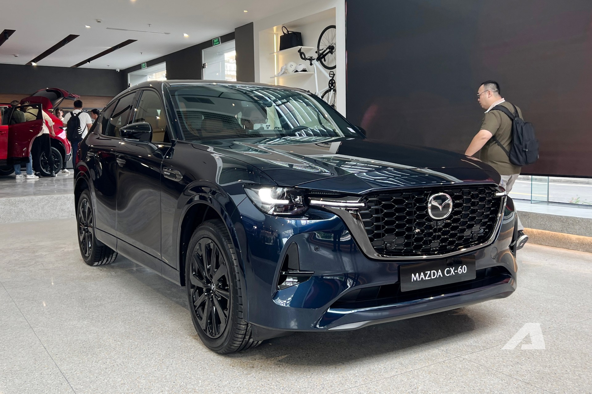 Ảnh thực tế Mazda CX-60 đầu tiên về Việt Nam: Thiết kế khác hẳn nhóm CX-5, CX-8, nội thất cao cấp ‘cận sang’, máy hybrid, bán từ năm sau - Ảnh 6