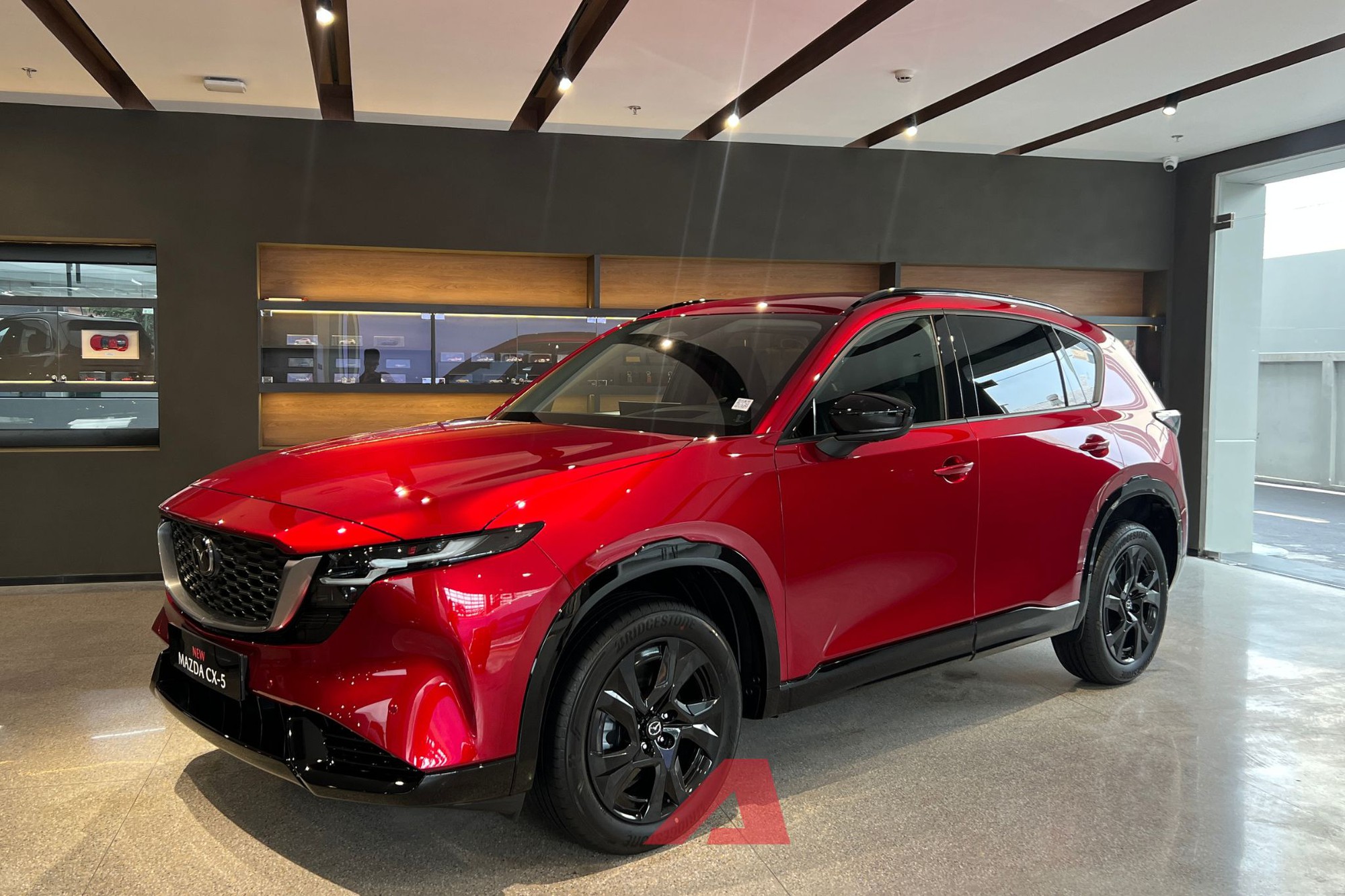 Mazda CX-5 thế hệ mới về Việt Nam: Xe nhập Nhật, lần đầu xuất hiện ở ĐNÁ, bản thương mại bán năm sau, có bản hybrid, giá khoảng 1,1 tỷ đồng - Ảnh 3
