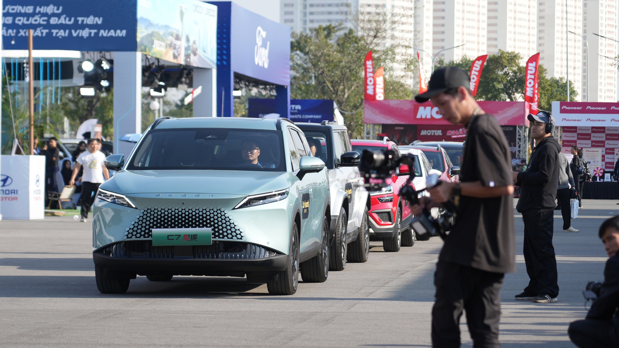 Từ xây dựng nhà máy đến liên tục ra mắt các mẫu xe mới, Omoda & Jaecoo muốn bán 10.000 tại Việt Nam năm 2026 - thách thức là gì? - Ảnh 2