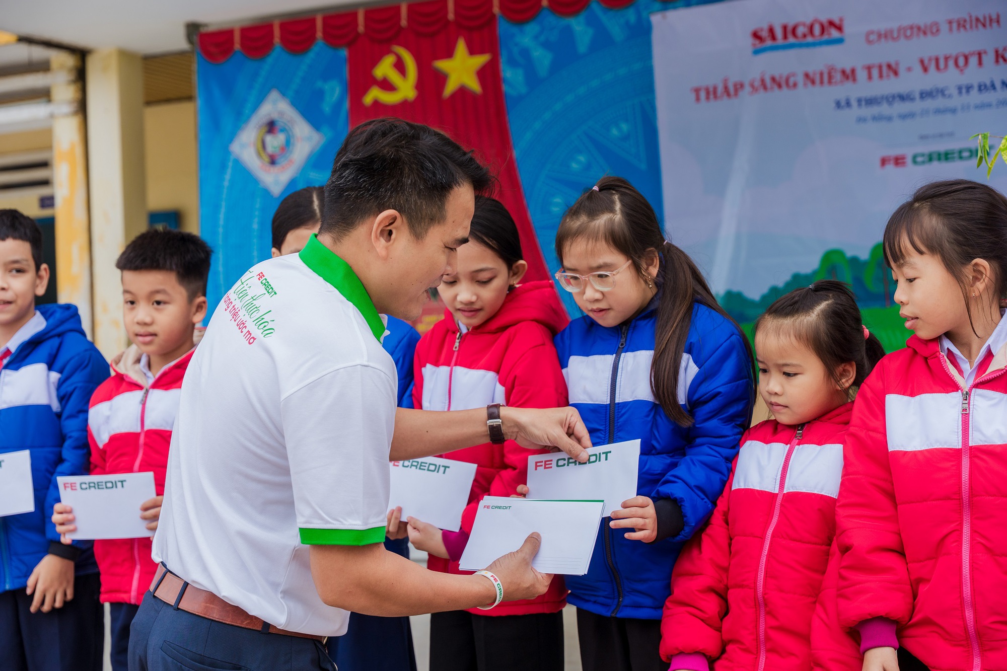 FE CREDIT tiếp sức người dân vùng lũ trên hành trình phục hồi sinh kế - Ảnh 2