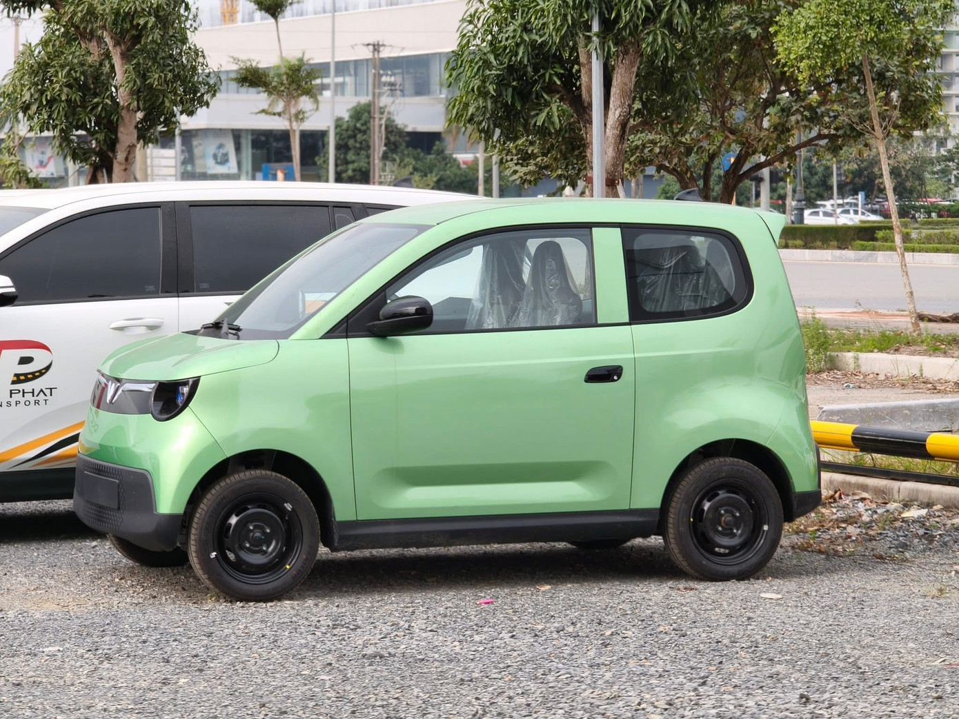 Xe điện nhỏ nhất của VinFast lộ diện tại đại lý - Ảnh 4