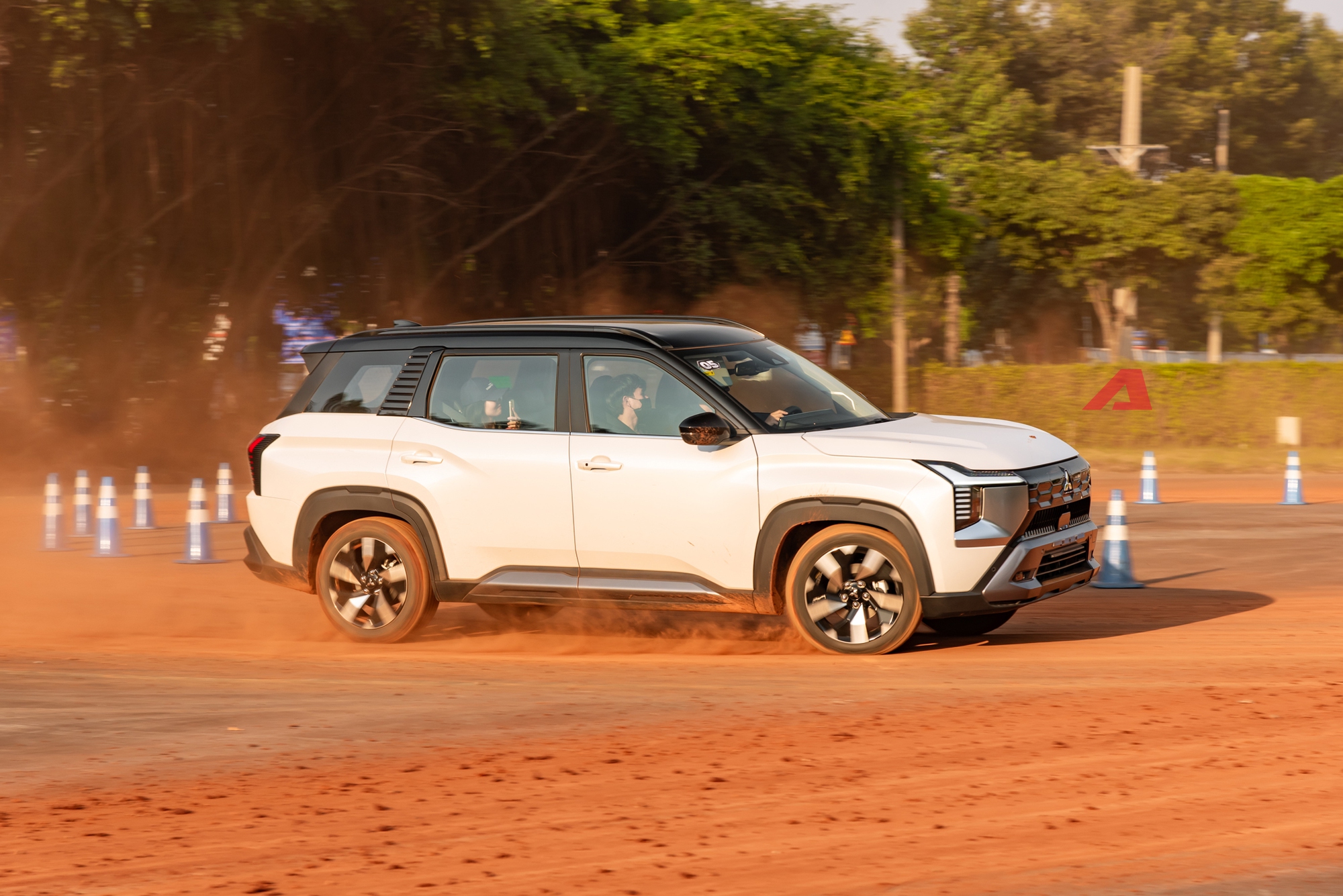 Cầm lái Mitsubishi Destinator: 6 bài sa hình ‘khét lẹt’ này biết luôn xe cầu trước 1.5L 7 chỗ thật sự sẽ thế nào! - Ảnh 28