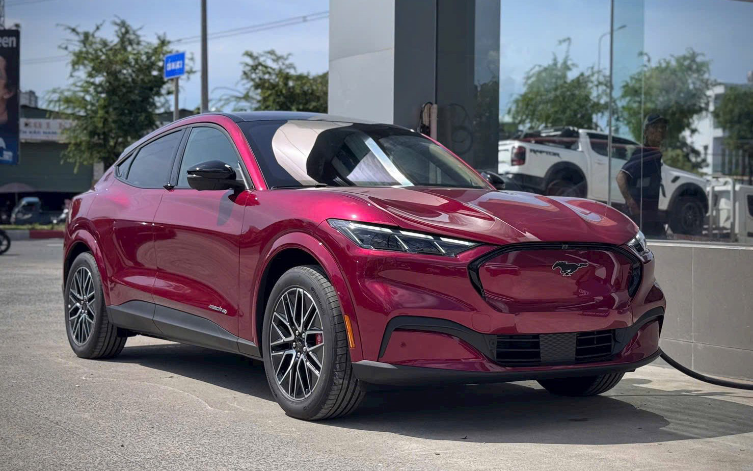 Giảm giá mạnh khi vừa ra mắt - Cuộc đua giá xe kiểu mới tại Việt Nam năm nay, phủ rộng từ phân khúc dưới 500 triệu đến tiền tỷ - Ảnh 4