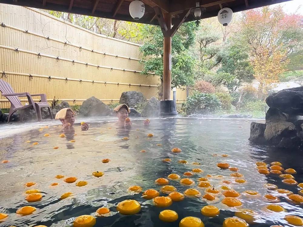 Văn hóa “dị’’ Nhật Bản: Bồn tắm hành chữa lành cho những tâm hồn mệt mỏi - Ảnh 1