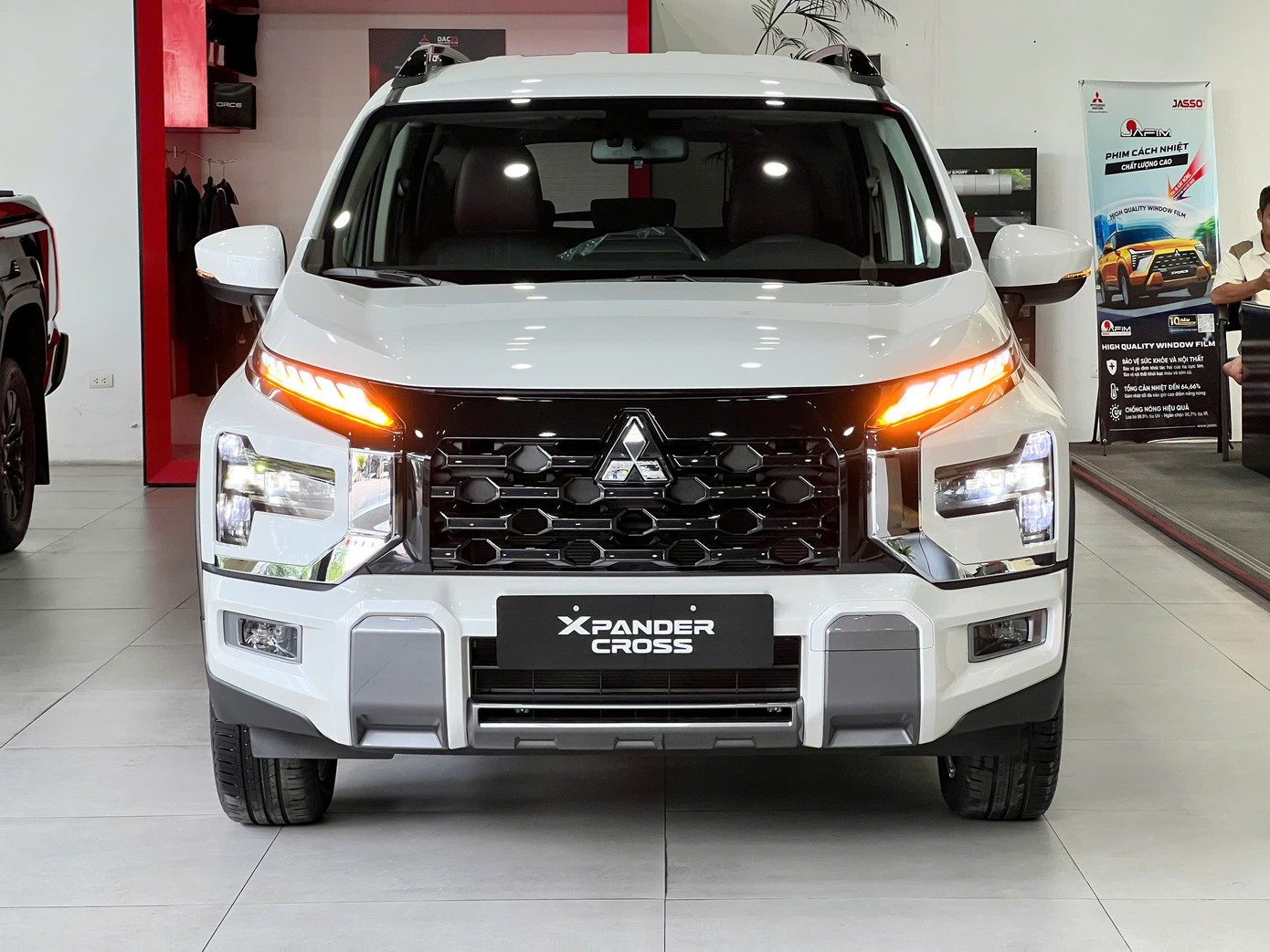 Loạt xe Nhật chạy đua giảm giá tháng cuối năm - Ảnh 3