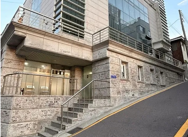 Khủng hoảng nhà ở với người trẻ - Ảnh 1