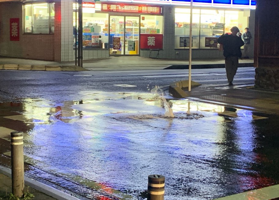 Nhật Bản ra cảnh báo chưa từng có sau trận động đất - sóng thần nửa đêm - Ảnh 3