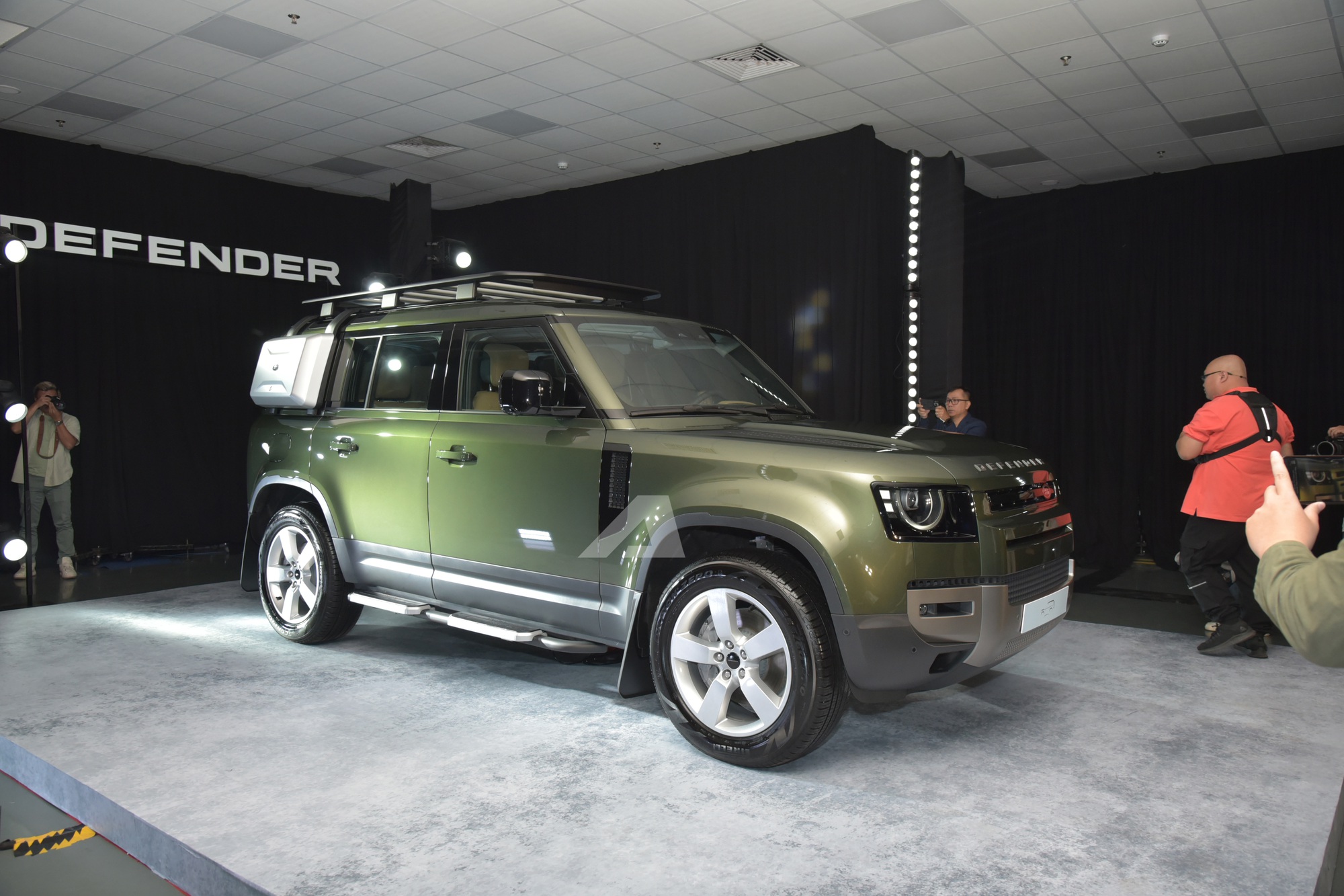 Land Rover Defender 2026 ra mắt Việt Nam: Giá từ 5,1 tỷ đồng, màn hình khủng, có ghế ông chủ và công nghệ off-road 'nhàn tênh' - Ảnh 5