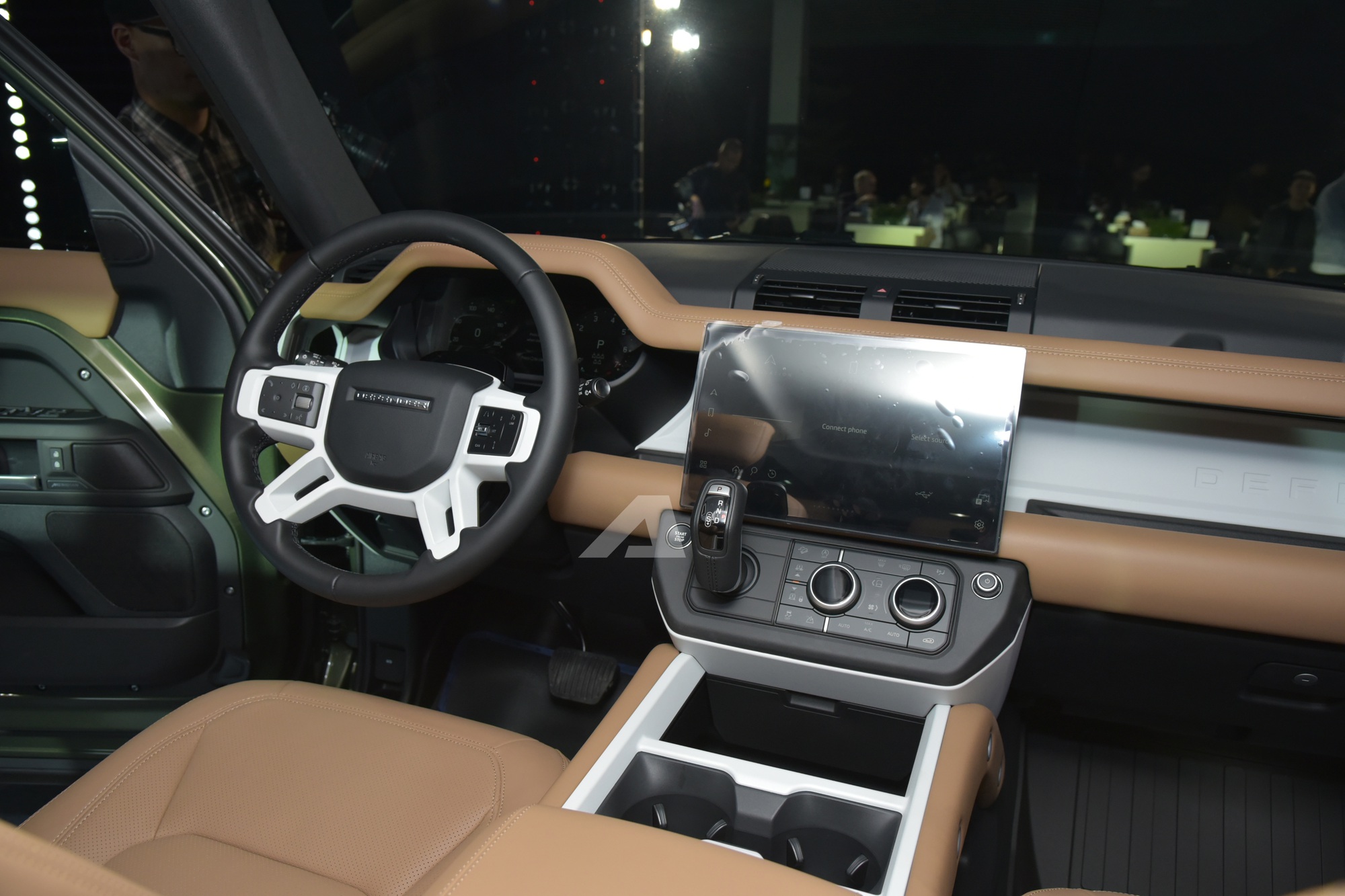 Land Rover Defender 2026 ra mắt Việt Nam: Giá từ 5,1 tỷ đồng, màn hình khủng, có ghế ông chủ và công nghệ off-road 'nhàn tênh' - Ảnh 3