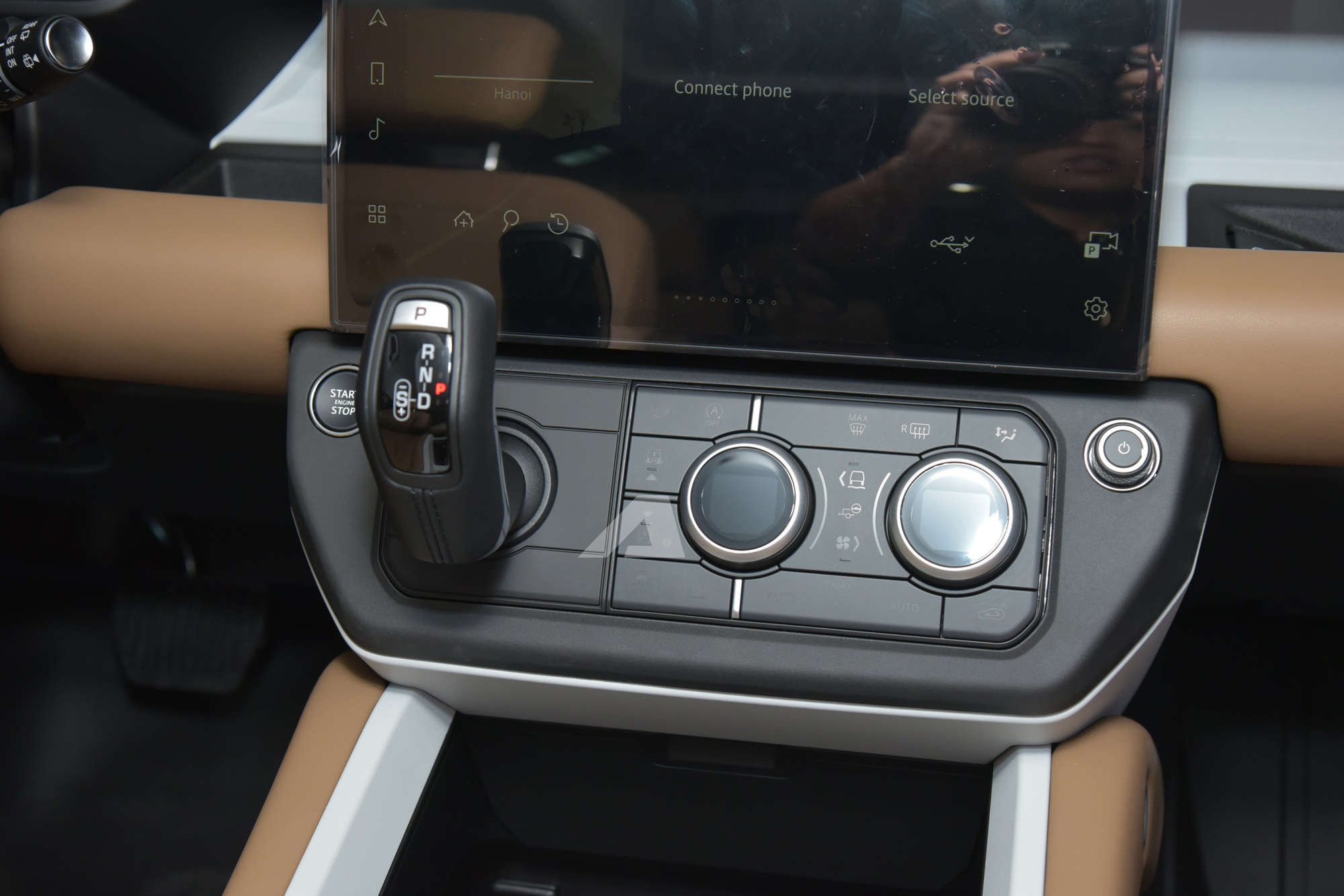 Land Rover Defender 2026 ra mắt Việt Nam: Giá từ 5,1 tỷ đồng, màn hình khủng, có ghế ông chủ và công nghệ off-road 'nhàn tênh' - Ảnh 13