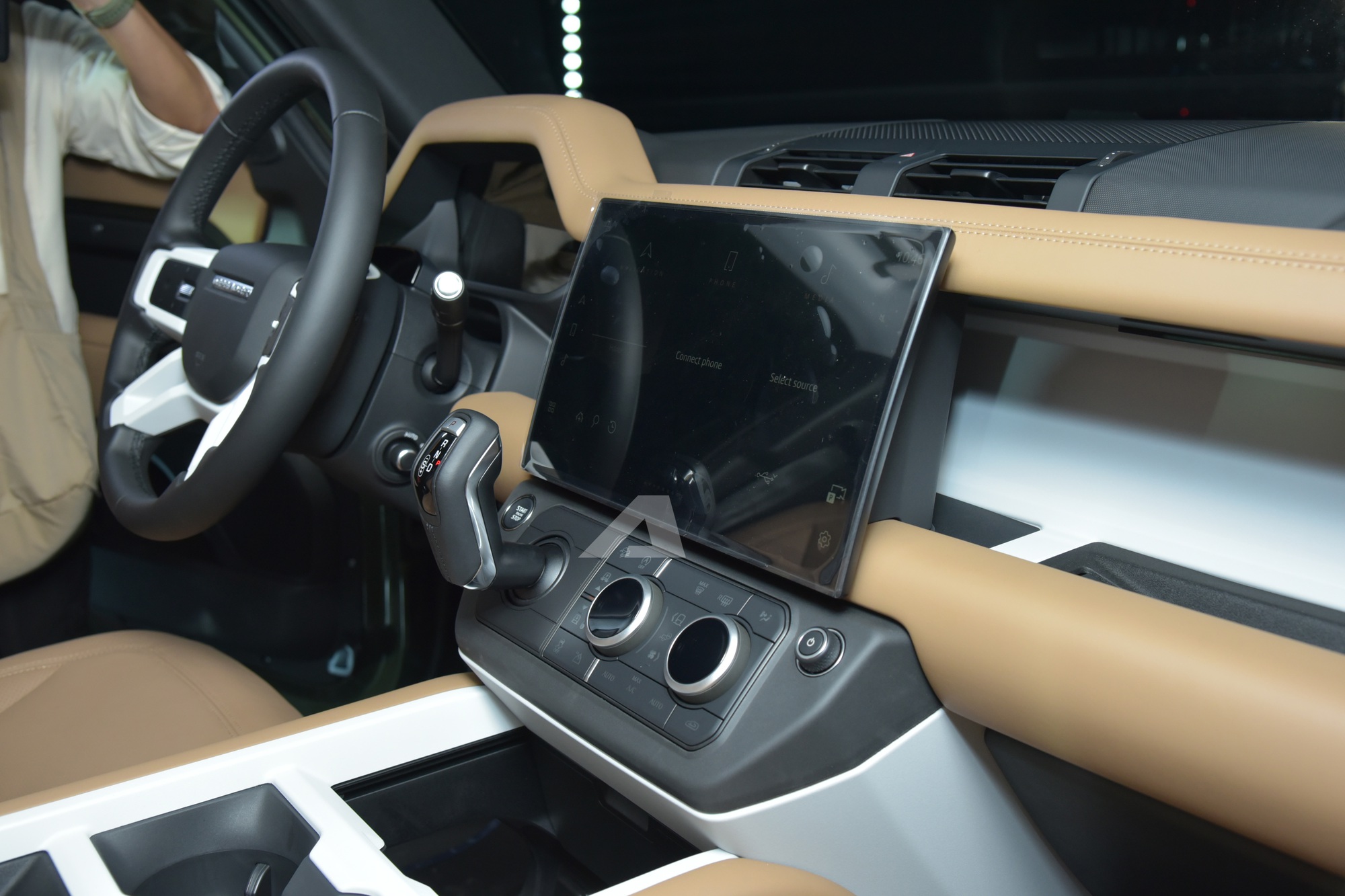 Land Rover Defender 2026 ra mắt Việt Nam: Giá từ 5,1 tỷ đồng, màn hình khủng, có ghế ông chủ và công nghệ off-road 'nhàn tênh' - Ảnh 14