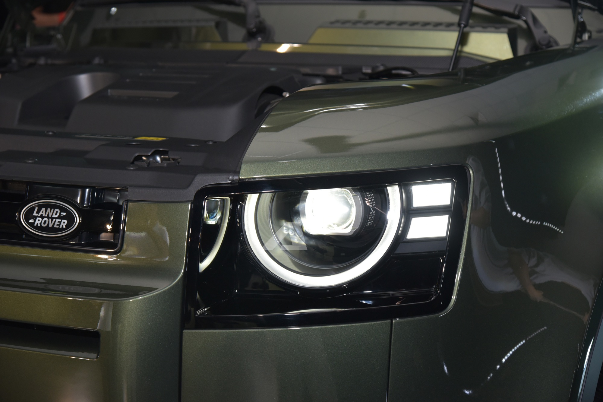 Land Rover Defender 2026 ra mắt Việt Nam: Giá từ 5,1 tỷ đồng, màn hình khủng, có ghế ông chủ và công nghệ off-road 'nhàn tênh' - Ảnh 7