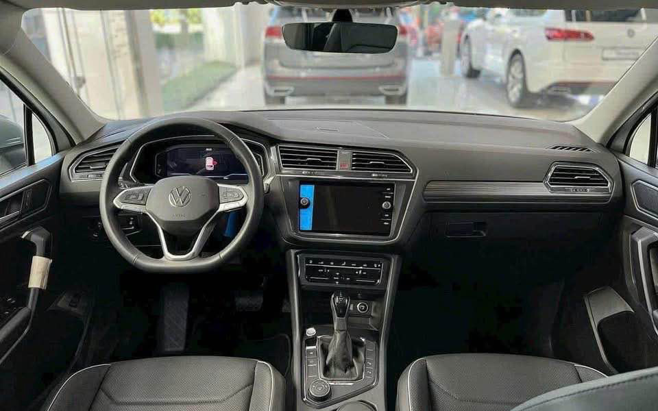 VW Tiguan Allspace ‘xả kho’ giá gần 1,5 tỷ đồng tại đại lý: Chỉ còn bản ‘base’ với số lượng ít, có thể dọn đường đón mẫu mới thay thế - Ảnh 6