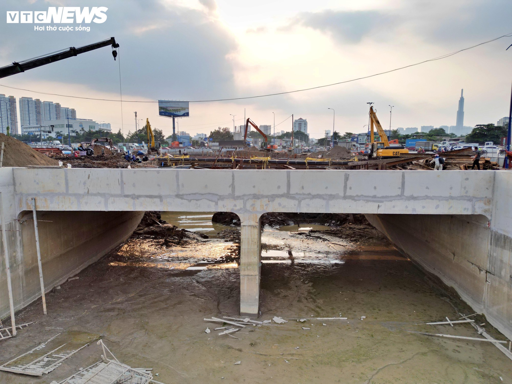 Nhiều lần bị 'tuýt còi' do chậm tiến độ, nút giao 3.400 tỷ TP.HCM hiện ra sao? - Ảnh 6