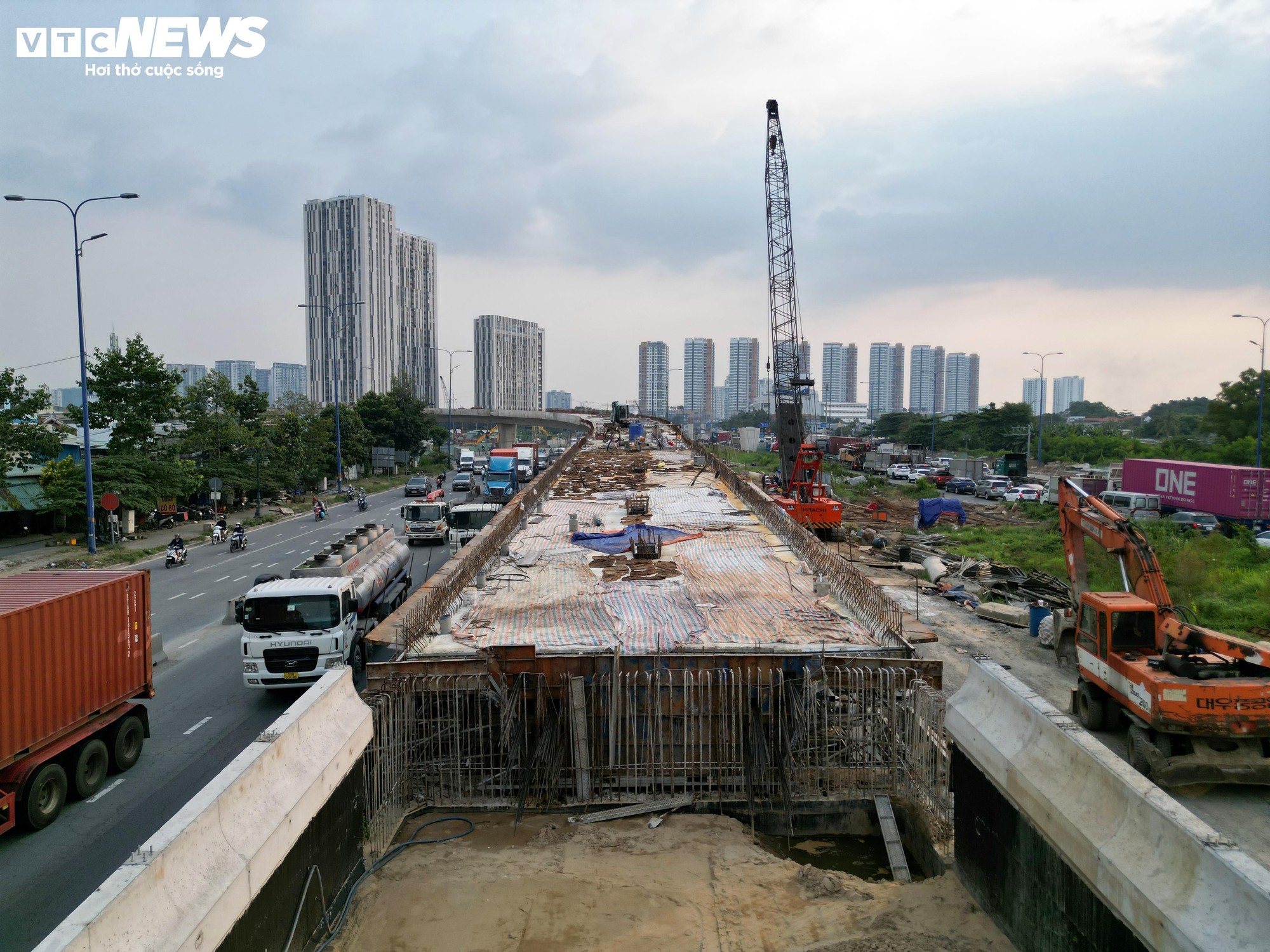 Nhiều lần bị 'tuýt còi' do chậm tiến độ, nút giao 3.400 tỷ TP.HCM hiện ra sao? - Ảnh 4