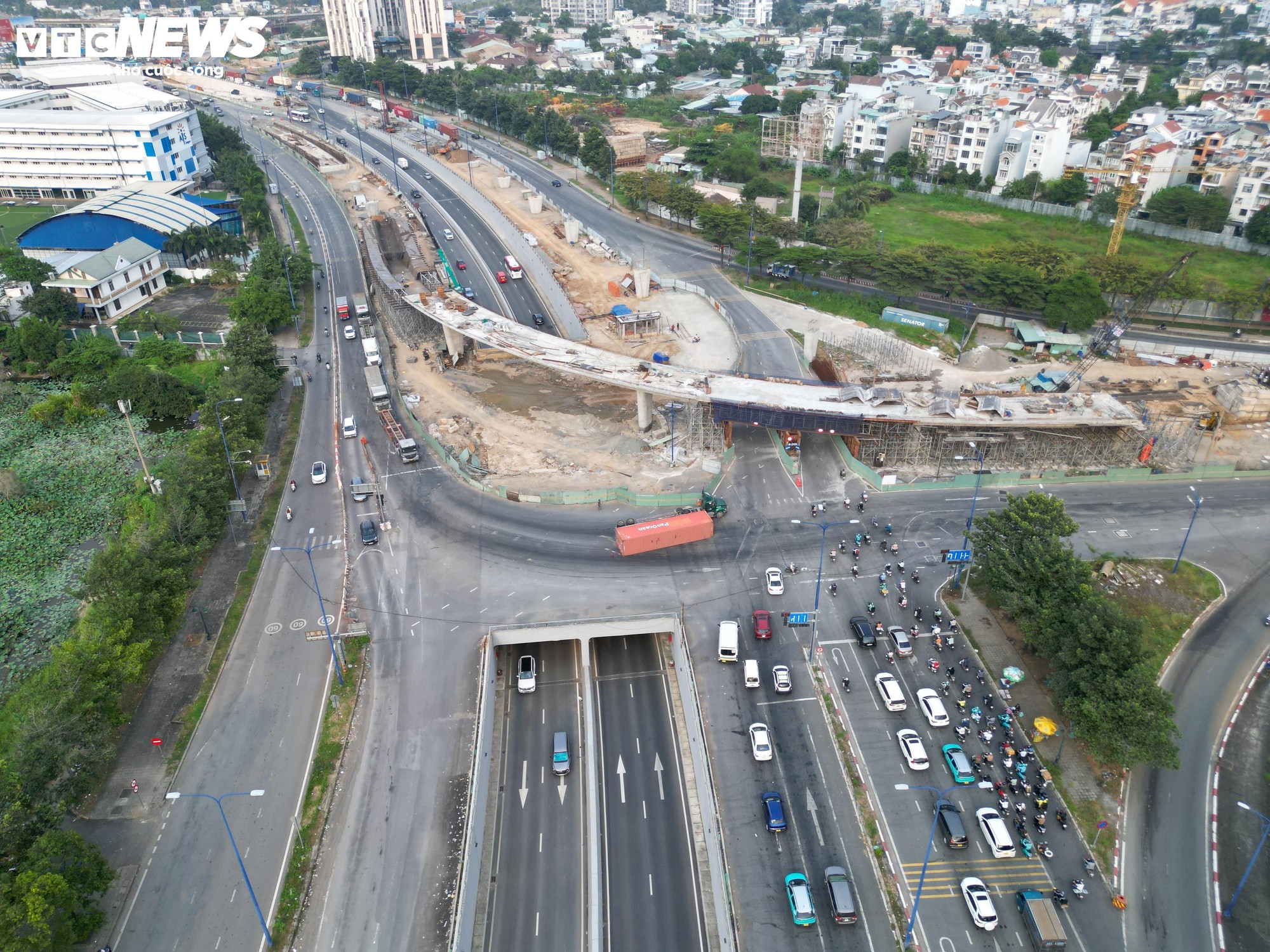 Nhiều lần bị 'tuýt còi' do chậm tiến độ, nút giao 3.400 tỷ TP.HCM hiện ra sao? - Ảnh 8